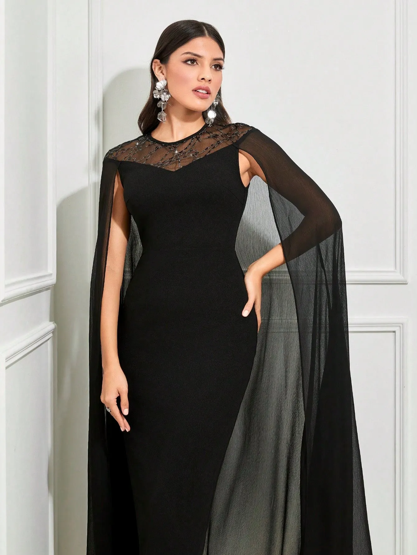 SHEIN Modely Contrast Lace Cloak Sleeve Split Back Dress